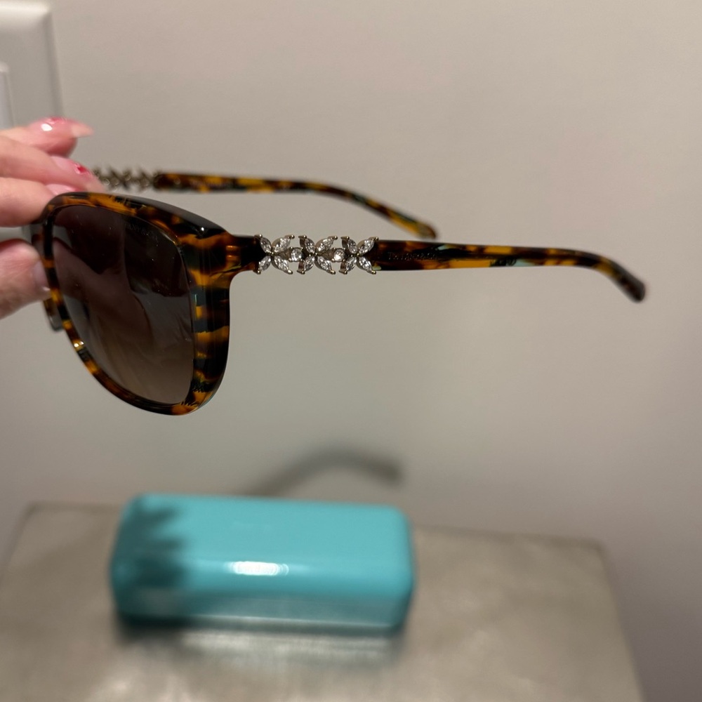Tiffany Victoria Sunglasses in tortoise TF 4090-B 8114/3B - Picture 6 of 10